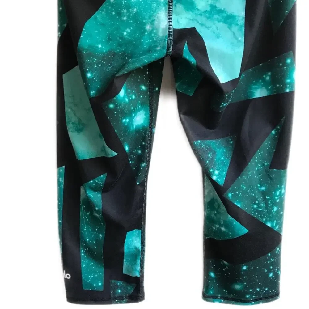 Alo Yoga Airbrush Island Space Crops Size S 3/4 Capris Leggings Mid Rise Gym Run
